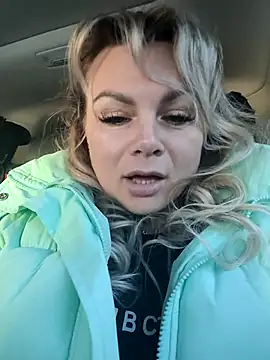 candy queeen online show from April 15, 2026, 2:51 am