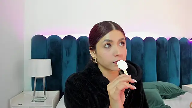 AnnyCherry  online show from November 14, 2025, 1:15 am