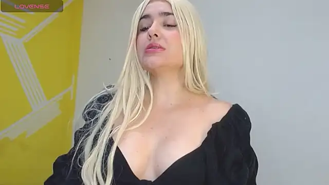 Snapshot of Nikolle_Rouss chatting on June 13, 2026, 7:01 pm Nikolle Rouss online show from June 13, 2026, 7:01 pm