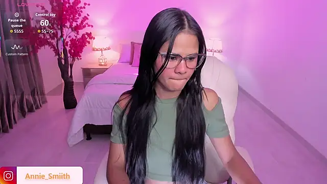 anniie smith online show from November 18, 2025, 11:03 am