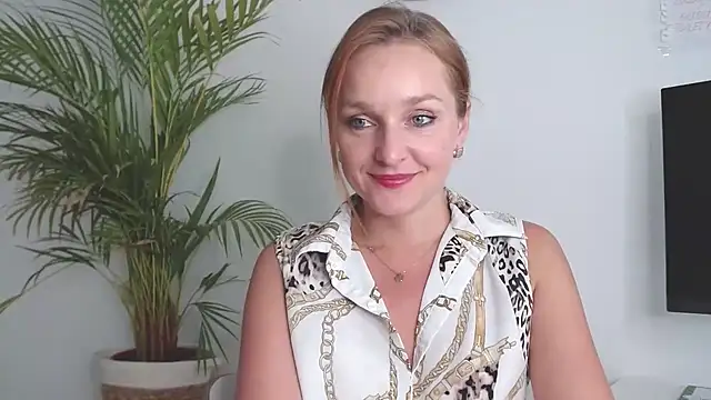 AliciaDesire online show from October 15, 2025, 1:33 pm