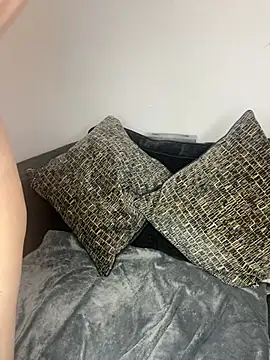 redxxxvixen online show from June 7, 2026, 9:07 pm