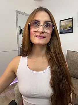 MiaaLoren online show from June 9, 2026, 7:58 pm