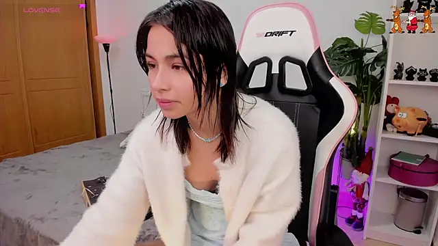 Adriennesexxx online show from December 17, 2024, 11:49 am