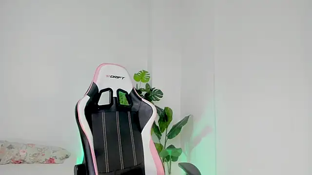 Adriennesexxx online show from February 9, 2025, 12:41 pm