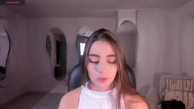 DolcieElliot online show from December 31, 2024, 12:04 pm