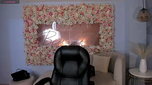 DolcieElliot online show from January 7, 2025, 11:26 am