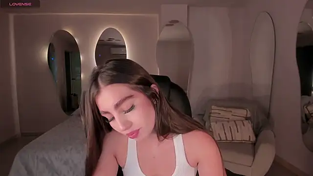 DolcieElliot online show from February 20, 2025, 12:15 pm