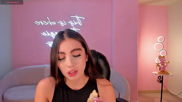 DolcieElliot online show from February 25, 2025, 12:13 pm