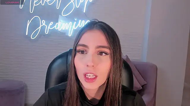 DolcieElliot online show from March 4, 2025, 1:28 pm