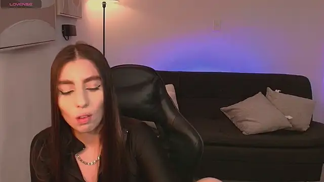 DolcieElliot online show from October 21, 2025, 9:15 pm