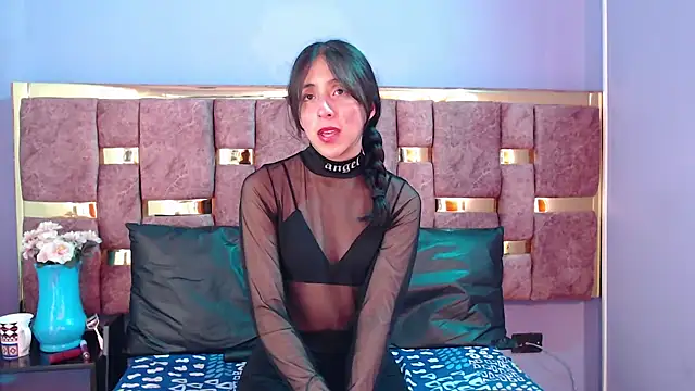 Snapshot of ling_ling24 chatting on February 19, 2025, 6:00 am ling ling24 online show from February 19, 2025, 6:00 am