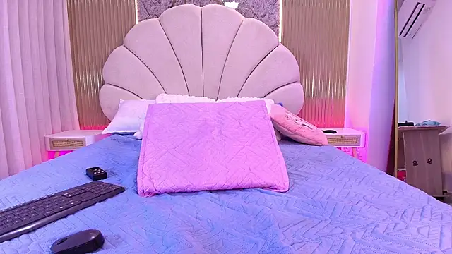 nata luna online show from November 13, 2025, 7:24 pm