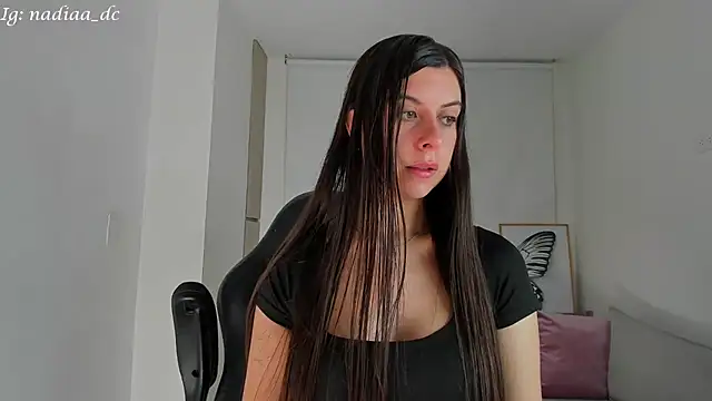 Nadiaa  online show from February 2, 2025, 11:53 pm