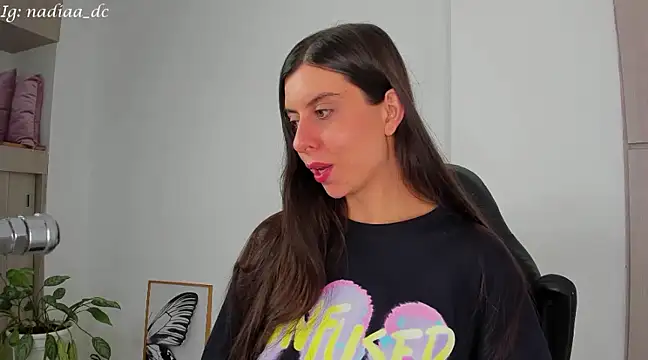 Nadiaa  online show from February 15, 2025, 3:31 am