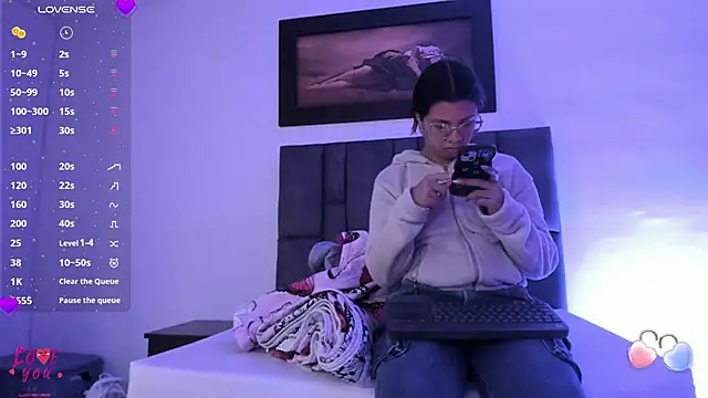 Vahiolet smith online show from January 11, 2026, 3:33 am