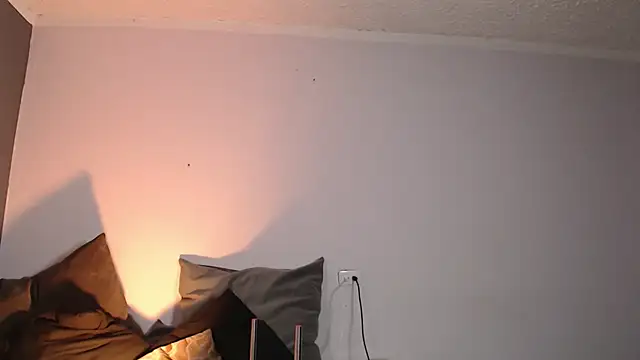 Miiaa wallace online show from February 6, 2025, 1:16 am