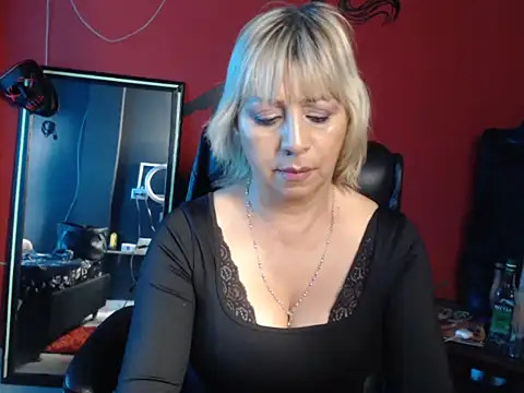 KLOE PIELL online show from March 6, 2026, 8:05 pm