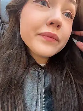 Peachy Dream online show from April 18, 2026, 4:11 pm