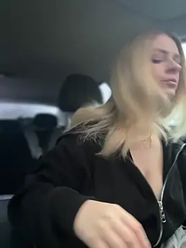 Love Bri online show from December 17, 2025, 10:21 am