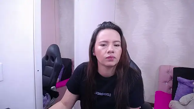 Snapshot of lauraguzman chatting on March 17, 2025, 2:52 am lauraguzman online show from March 17, 2025, 2:52 am