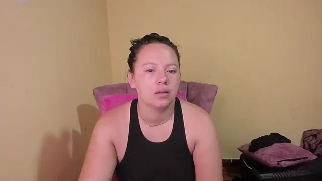 Snapshot of lauraguzman chatting on June 11, 2026, 3:59 am lauraguzman online show from June 11, 2026, 3:59 am