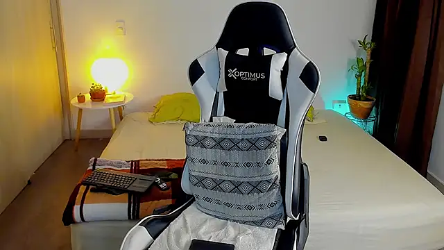 dafboy1 online show from December 17, 2025, 11:44 pm