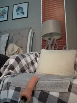 TinyMimi online show from February 5, 2025, 6:37 pm