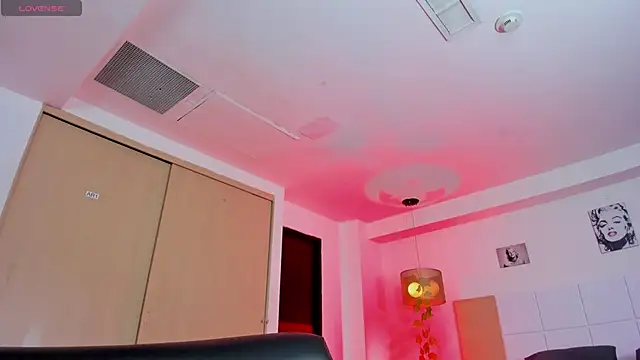 NathalyDaniels online show from February 8, 2025, 6:12 pm