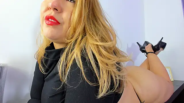 NathalyDaniels online show from February 17, 2025, 6:04 pm