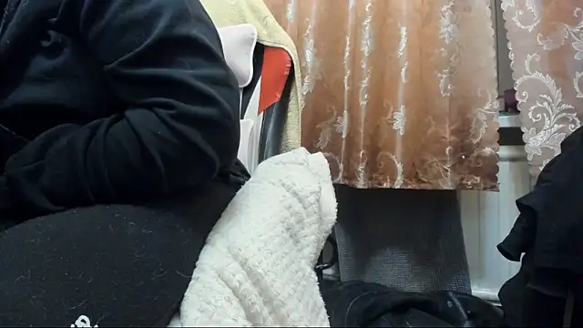 Snapshot of Seductive_She_Wolf chatting on February 17, 2026, 10:16 pm Seductive She Wolf online show from February 17, 2026, 10:16 pm