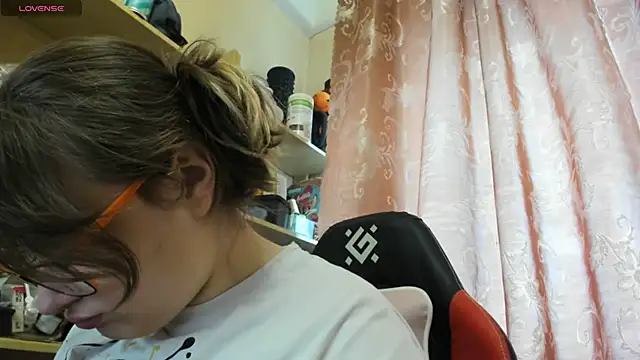 Seductive She Wolf online show from March 29, 2026, 3:23 pm