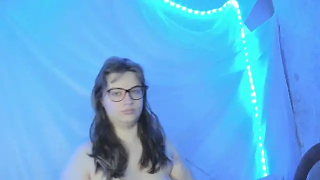 Snapshot of Seductive_She_Wolf chatting on May 17, 2026, 6:44 am Seductive She Wolf online show from May 17, 2026, 6:44 am