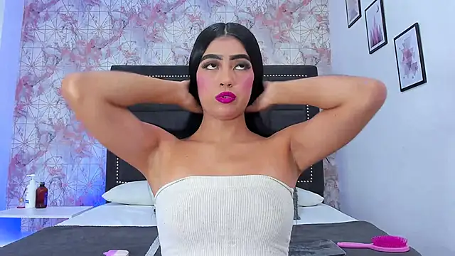 Snapshot of Mia-Monroe chatting on January 24, 2025, 7:39 pm Mia-Monroe online show from January 24, 2025, 7:39 pm