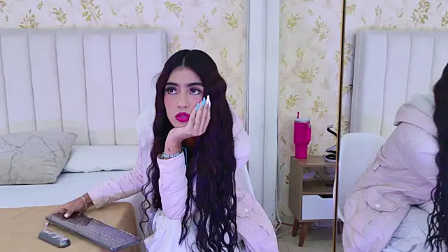 Snapshot of Mia-Monroe chatting on September 20, 2025, 7:37 pm Mia-Monroe online show from September 20, 2025, 7:37 pm