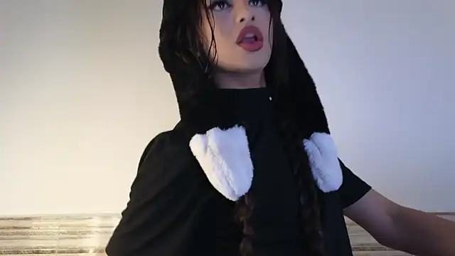 Sophia Cambpell online show from December 2, 2025, 9:21 pm