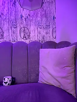 AbyThompson online show from September 17, 2025, 1:02 pm