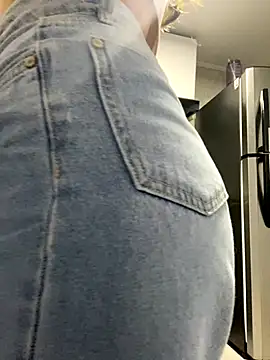 AbyThompson online show from October 21, 2025, 11:22 am