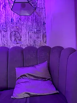 AbyThompson online show from November 9, 2025, 2:15 pm