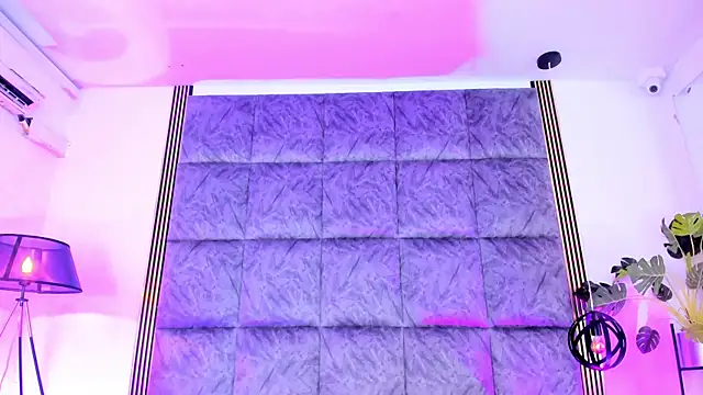 LaurenRodriiguez online show from November 8, 2025, 1:00 pm