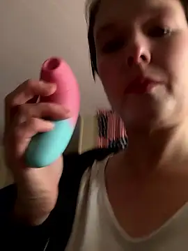 KatieBARBiE98 online show from January 9, 2026, 7:48 pm