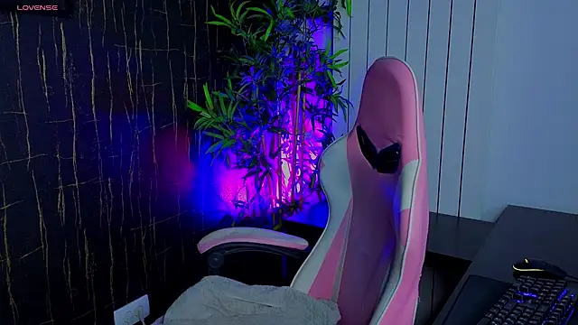 AlyseReuse online show from November 23, 2025, 7:02 pm