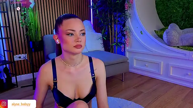 AlyseReuse online show from February 21, 2026, 8:21 pm