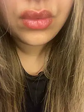 yassminsexy22 online show from February 14, 2026, 12:35 pm