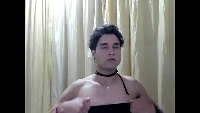 SophiaLevis online show from April 10, 2026, 12:16 am