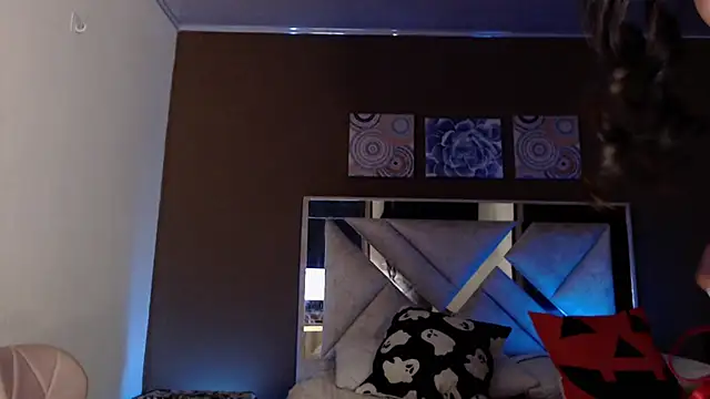 SophiaJoliebm online show from October 23, 2025, 4:45 am