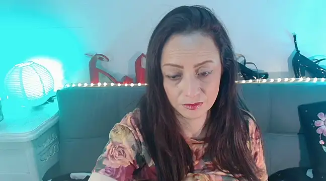 catalinamommyx online show from January 31, 2025, 8:22 pm