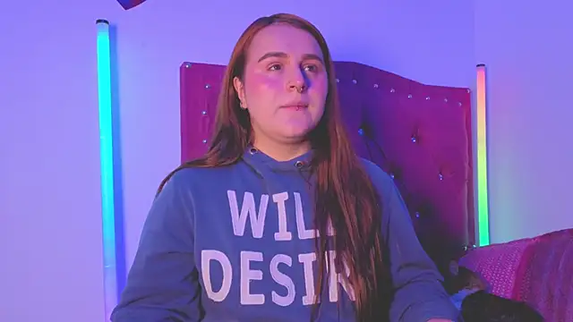 Snapshot of evy_orange1 chatting on October 18, 2025, 1:08 am evy orange1 online show from October 18, 2025, 1:08 am