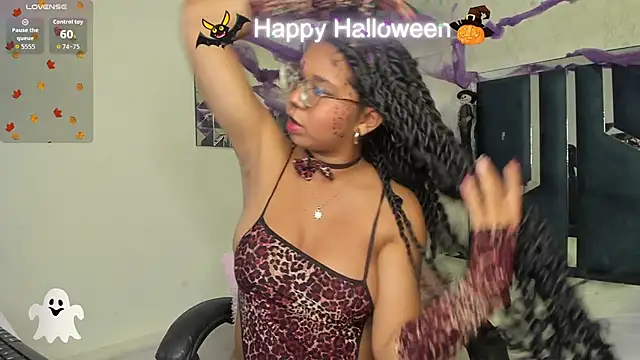 MilaHall  online show from October 30, 2025, 4:47 am