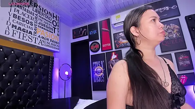 MADISSONLOVE  online show from March 11, 2025, 12:06 pm